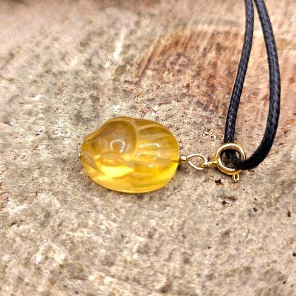 Adorable Nature Yellow Fluorite Sleeping Nine Tails Fox Pendant Necklace - Picture 4 of 10